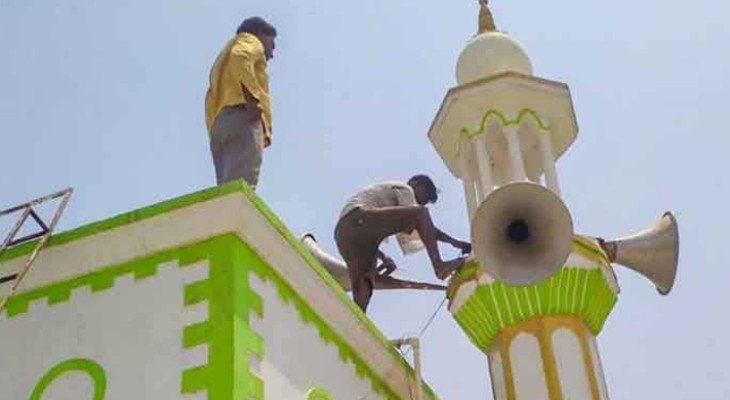 মুম্বাইয়ের ১,৫০০ মসজিদ থেকে মাইক সরাল পুলিশ
